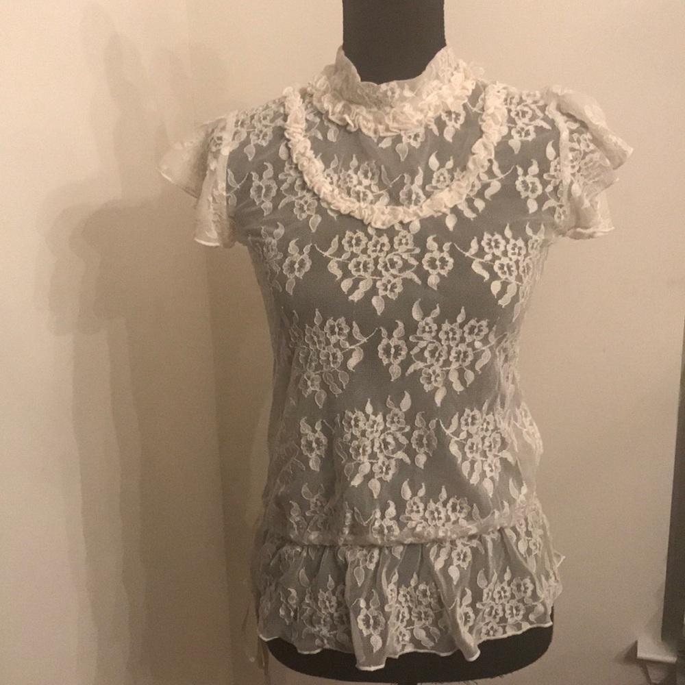 Medium lace top with keyhole back